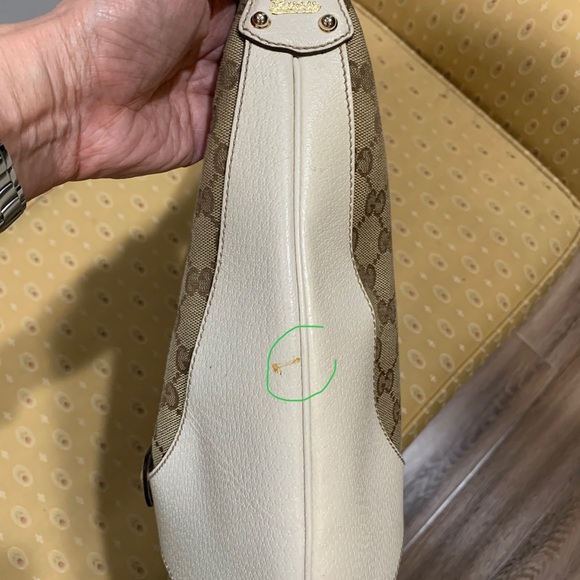 Gucci hobo bag.1 tiny stain. See pics.clean in/out - Picture 13 of 16